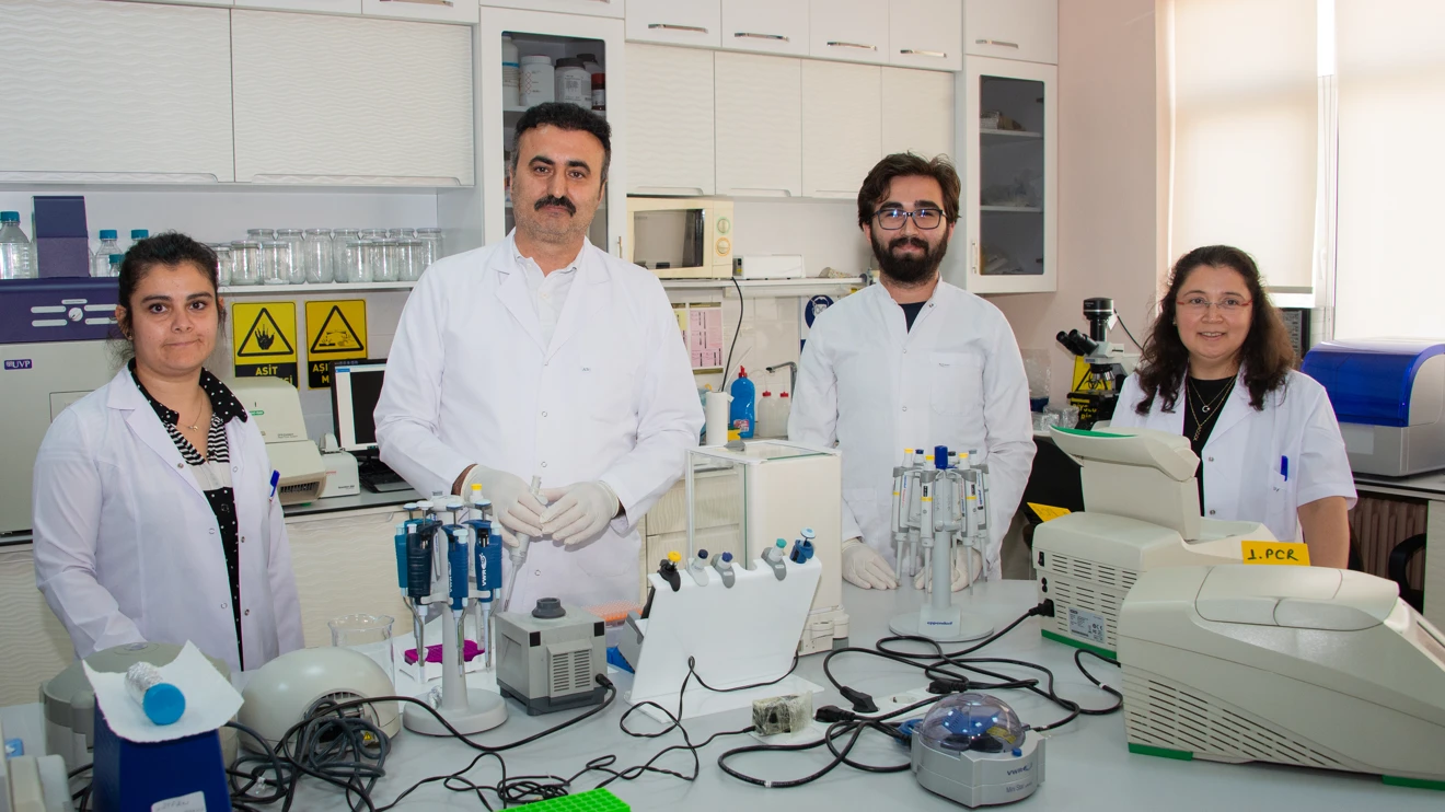 Selçuk Üniversitesinden Tuz Gölündeki bitki çeşitliliğine yönelik proje 